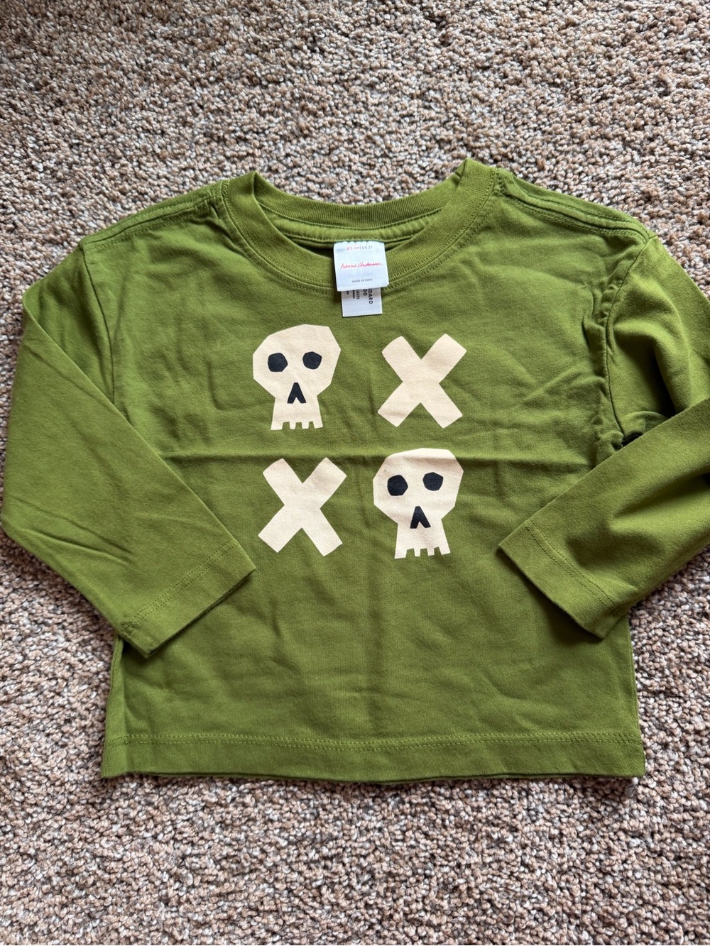 HANNA ANDERSSON Halloween Long Sleeve Classic Graphic T-Shirt in Tic Tac Skulls